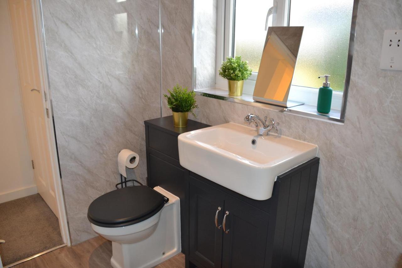 Wisteria 2 Bed House - Stayseekers Salisbury Extérieur photo